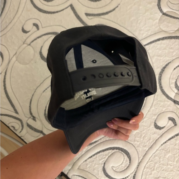 Roots Hat - Picture 3 of 3